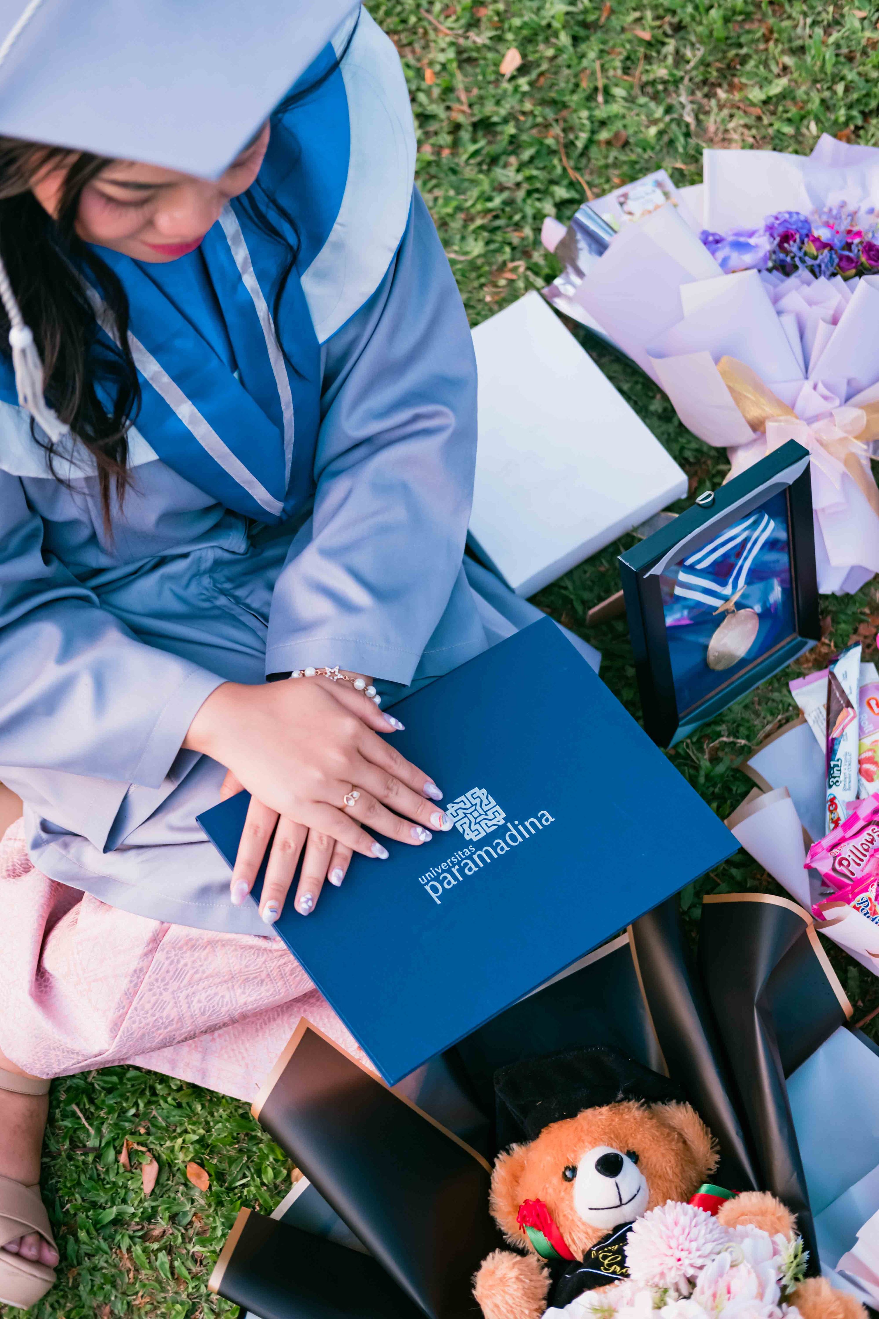 Cindy's Graduation — plate 09