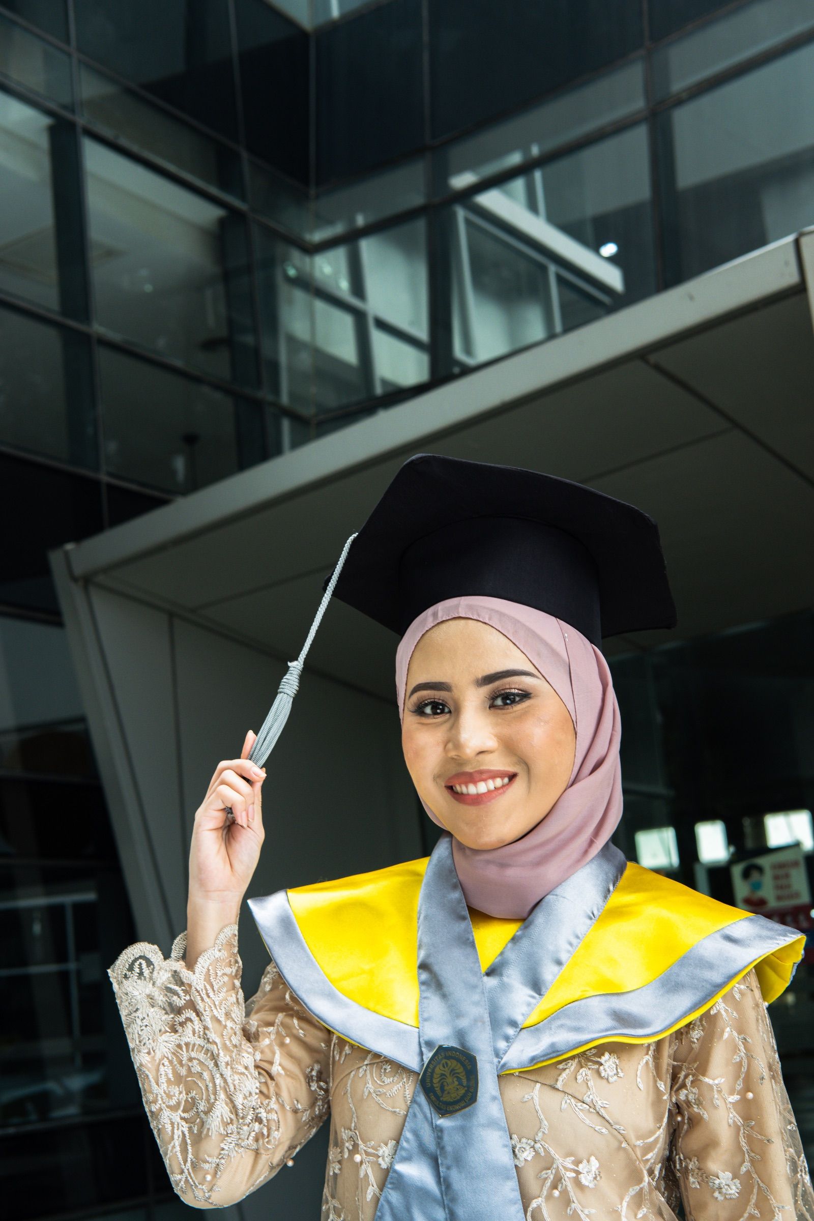 Nuna Graduation — plate 06