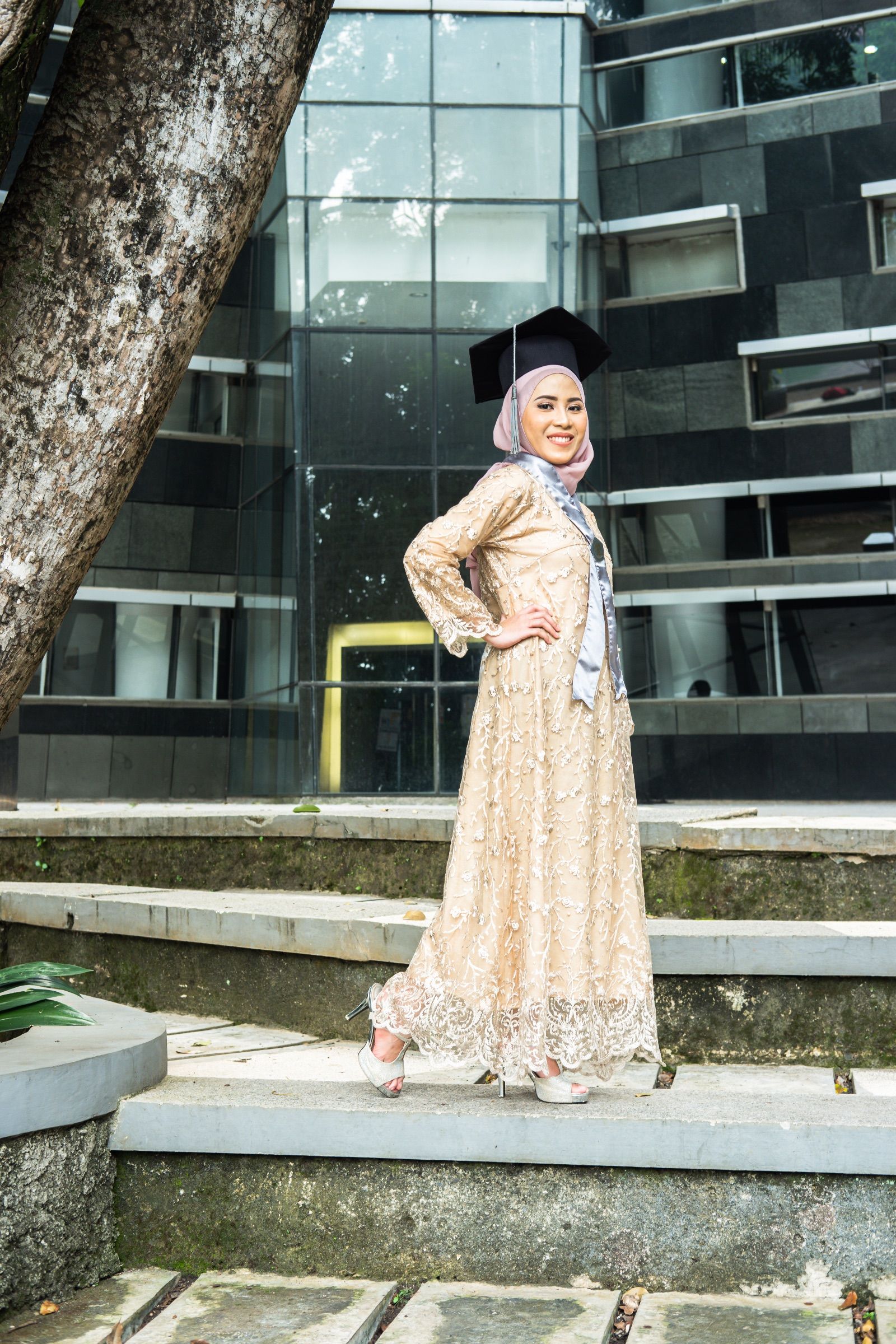 Nuna Graduation — plate 04